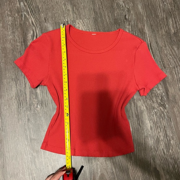 Ribbed Red Uniqlo Crop Top - Picture 2 of 4
